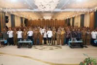 Wali Kota dan Wakil Wali Kota Batam terpilih, Amsakar Achmad dan Li Claudia Chandra, menghadiri pembukaan Bimbingan Teknis (Bimtek) Penyusunan Dokumen Perencanaan Lima Tahun (Renstra) Pemerintah Kota Batam Tahun 2025. Acara berlangsung di Hotel Planet Holiday, Senin (10/2/2025). Foto: INIKEPRI.COM