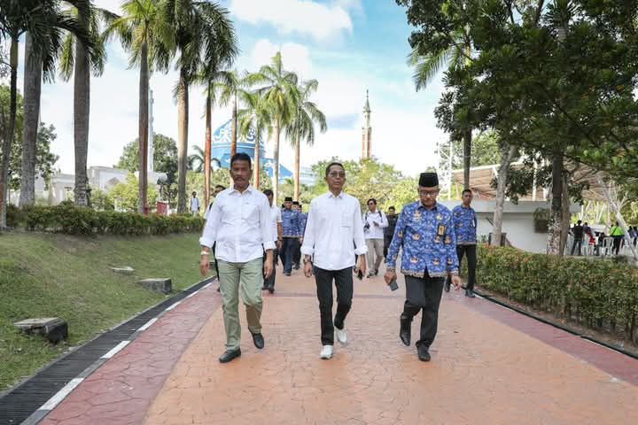 Wali Kota Batam Rudi, Wakil Wali Kota Batam Amsakar Achmad, dan Sekretaris Daerah Batam Jefridin. Foto: INIKEPRI.COM