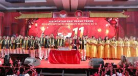  Plh. Wali Kota Batam sekaligus Wakil Wali Kota Batam, Li Claudia Chandra, menghadiri Perayaan Imlek yang disejalankan dengan Peringatan Hari Ulang Tahun ke-11 Perhimpunan Hakka Indonesia Sejahtera (PHIS) Kota Batam serta HUT ke-6 Yayasan Hakka Batam, di Swiss Belhotel Harbourbay Batam, Minggu (23/2/2025). Foto: INIKEPRI.COM
