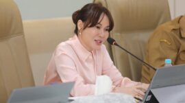 Plh. Wali  Kota Batam sekaligus Wakil Wali Kota Batam, Li Claudia Chandra, menjalani hari pertamanya sebagai Plh. Wali Kota Batam, Senin (24/2/2025). Foto: INIKEPRI.COM/Media Center Batam