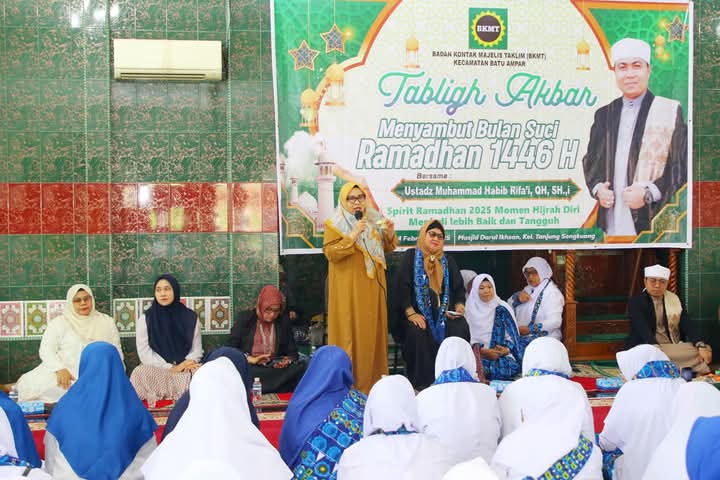 Ketua Tim Penggerak Pemberdayaan dan Kesejahteraan Keluarga (TP PKK) Kota Batam, Erlita Sari Amsakar, menghadiri kegiatan Tabligh Akbar dalam rangka menyambut Bulan Suci Ramadhan 1446 H. Foto: INIKEPRI.COM/Media Center Batam 