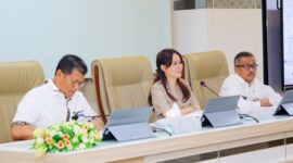 Plh. Wali Kota Batam sekaligus Wakil Wali Kota Batam, Li Claudia Chandra, melanjutkan silaturahmi dan perkenalan dengan seluruh camat dari 12 kecamatan se-Kota Batam serta para Kepala Bagian di lingkungan Pemerintah Kota Batam, di Kantor Wali Kota Batam, Rabu (26/2/2025). Foto: INIKEPRI.COM/Media Center Batam 
