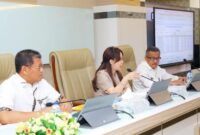 Li Claudia Chandra di tengah pertemuan bersama Camat Se-Kota Batam, di lantai 5 Kantor Wali Kota Batam, Rabu (26/2/2025) pada saat pemaparan perangkat daerah untuk program kerja di lingkungan Pemko Batam bersama Wakil Wali Kota Batam. Foto: INIKEPRI.COM/Media Center Batam 