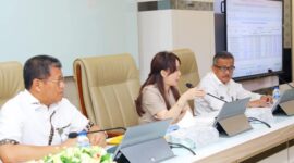 Li Claudia Chandra di tengah pertemuan bersama Camat Se-Kota Batam, di lantai 5 Kantor Wali Kota Batam, Rabu (26/2/2025) pada saat pemaparan perangkat daerah untuk program kerja di lingkungan Pemko Batam bersama Wakil Wali Kota Batam. Foto: INIKEPRI.COM/Media Center Batam 
