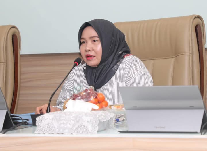 Erlita Sari Amsakar selaku Ketua Tim Penggerak Pemberdayaan dan Kesejahteraan Keluarga (TP PKK) Kota Batam mengundang mitra PKK untuk rapat Koordinasi dengan Organiasai Perangakat Daerah (OPD) mitra PKK guna mensinergikan program-program yang telah disusun dan akan dilaksanakan di tahun 2025 dan usulan ditahun 2026. Kegiatan ini dilaksanakan di Kantor Wali Kota Batam Lt V, Rabu (26/02/2025). Foto: INIKEPRI.COM/Media Center Batam 