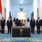 Presiden Republik Indonesia, Prabowo Subianto, resmi menandatangani aturan penting terkait keberadaan Badan Pengelola Investasi (BPI) Daya Anagata Nusantara (Danantara) di Istana Kepresidenan pada Senin (24/2/2025). Foto: Tangkapan Layar Youtube Setpres/Istimewa