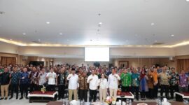 Wali Kota Batam terpilih H Amsakar Achmad, bersama Wakil Wali Kota Batam terpilih, Li Claudia Chandra, menghadiri silaturahmi perdana bersama pejabat dan pegawai Pemerintah Kota (Pemko) Batam, di gedung Pemko Batam, Kamis (6/2/2025). Foto: INIKEPRI.COM