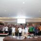 Wali Kota Batam terpilih H Amsakar Achmad, bersama Wakil Wali Kota Batam terpilih, Li Claudia Chandra, menghadiri silaturahmi perdana bersama pejabat dan pegawai Pemerintah Kota (Pemko) Batam, di gedung Pemko Batam, Kamis (6/2/2025). Foto: INIKEPRI.COM