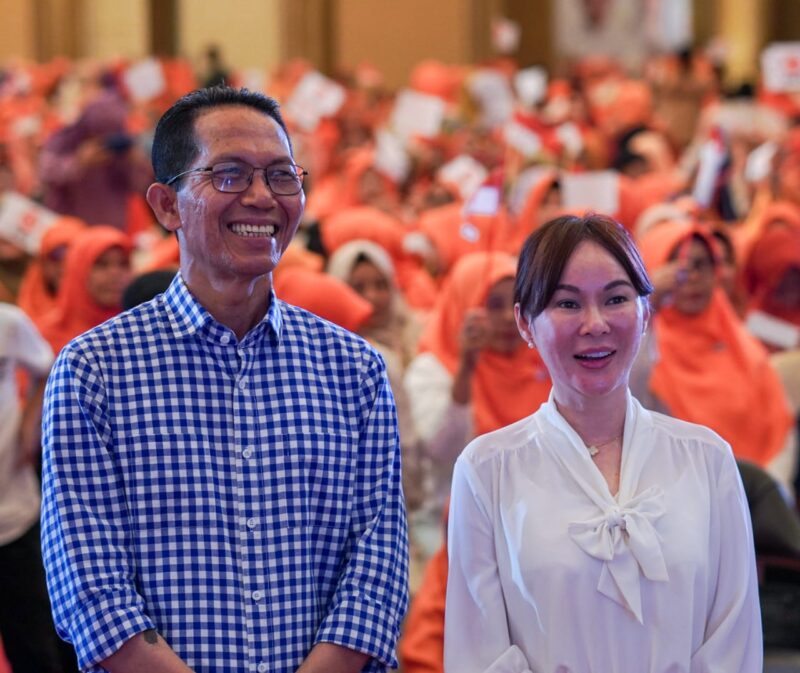 Amsakar Achmad dan Li Claudia Chandra. Foto: INIKEPRI.COM/Arie Levis