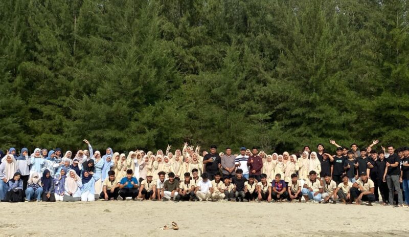 Ikatan Keluarga Alumni Pesantren Modern Tgk Chiek Oemar Diyan yang tergabung dalam IKOeD menggelar acara Peusijuk Adoe 2025 untuk menyambut Alumni baru dan memperkuat silaturahmi antaralumni Pesantren tersebut. Foto: INIKEPRI.COM