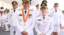 Amsakar Achmad dan Li Claudia Chandra resmi menjabat Wali Kota dan Wakil Wali Kota Batam setelah dilantik langsung oleh Presiden Republik Indonesia, Prabowo Subianto, di Istana Kepresidenan Jakarta pada Kamis (20/2/2025). Foto: INIKEPRI.COM