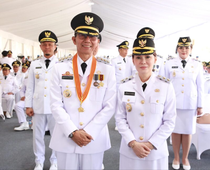 Amsakar Achmad dan Li Claudia Chandra resmi menjabat Wali Kota dan Wakil Wali Kota Batam setelah dilantik langsung oleh Presiden Republik Indonesia, Prabowo Subianto, di Istana Kepresidenan Jakarta pada Kamis (20/2/2025). Foto: INIKEPRI.COM