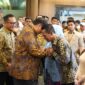 Amsakar Achmad dan Li Claudia Chandra saat dilantik menjadi Ex Officio Kepala BP dan Wakil Kepala BP Batam oleh Menko Airlangga Hartarto. Foto: INIKEPRI.COM