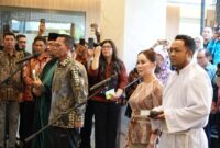 Menteri Koordinator Bidang Perekonomian Airlangga Hartarto selaku Ketua Dewan Kawasan Perdagangan Bebas dan Pelabuhan Bebas (KPBPB) Batam melantik Wali Kota Batam 2025-2030 Amsakar Achmad sebagai Kepala Badan Pengusahaan Kawasan Perdagangan Bebas dan Pelabuhan Bebas Batam (BP Batam), Kamis siang (20/2/2025) di Gedung Ali Wardhana Kementerian Perekonomian RI di Jakarta. Foto: INIKEPRI.COM/BP Batam 