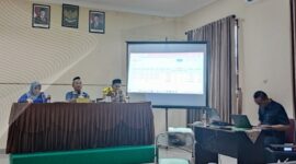 Kegiatan Bedah DIPA Satker MTsN Tanjungpinang berlangsung secara spesifik dan mendalam dengan arahan langsung  dari Kepala Bidang Pendidikan Madrasah (Kabid Penmad) Kantor Wilayah Kementerian Agama Provinsi Kepulauan Riau, Subadi. Foto: Kemenag Kepri 