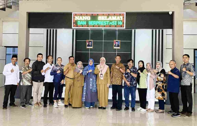 Pemerintah Kota (Pemko) Tanjungpinang menerima kunjungan kerja Pemerintah Kabupaten (Pemkab) Bandung dalam rangka menjajaki wawasan dan pengetahuan terkait program kerja unggulan Kota Tanjungpinang, di Ruang Rapat Lt.2, Kantor Wali Kota Tanjungpinang, Selasa (18/2/2025). Foto: INIKEPRI.COM/Diskominfo Tanjungpinang 