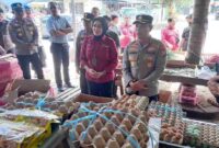Menjelang Ramadan, Polresta Tanjungpinang bersama Dinas Perdagangan dan Perindustrian (Disdagin) menggelar inspeksi mendadak (sidak) di sejumlah lokasi, Kamis (27/2/2025), guna memastikan stok dan harga bahan pokok tetap stabil. Salah satu titik yang disasar adalah Pasar Bintan Center. Foto: INIKEPRI.COM/Diskominfo Tanjungpinang 