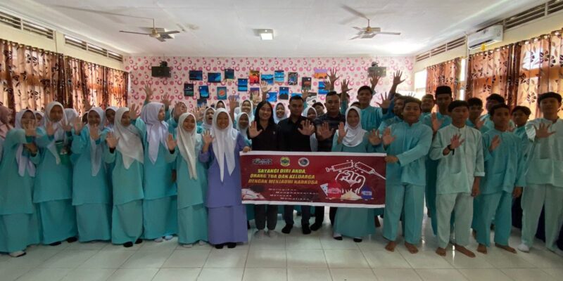 Guna mencegah penyalahgunaan Narkoba di kalangan pelajar Sat ResNarkoba Polres Lingga lakukan Sosialisasi kepada SMA Negei 2 Singkep, Jumat 31 Januari 2025. Foto: Humas Polres Lingga 