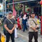Personel Polsek Senayang mengamankan rangkaian kegiatan Perayaan Imlek 2576 Kongzili yang berlangsung di Klenteng Cetya Satya Kalama, Kecamatan Senayang Kabupaten Lingga. Foto: Humas Polres Lingga 