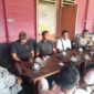 Kepolisian Sektor (Polsek) Daik Lingga mengadakan acara Coffee Morning bersama awak media. Acara ini berlangsung di kedai kopi Pak Ngah Edi Sawin Daik Lingga, pada Rabu pagi (5/2/2025). Foto: Humas Polres Lingga 