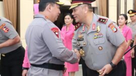 Kapolri Jenderal Polisi Drs. Listyo Sigit Prabowo, M.Si., pimpin upacara Korps Rapor kenaikan pangkat 22 perwira tinggi (PATI) Polri. di Gedung Rupatama Mabes Polri, Jakarta Selatan, Jumat (14/2/2025). Foto: INIKEPRI.COM/Polda Kepri