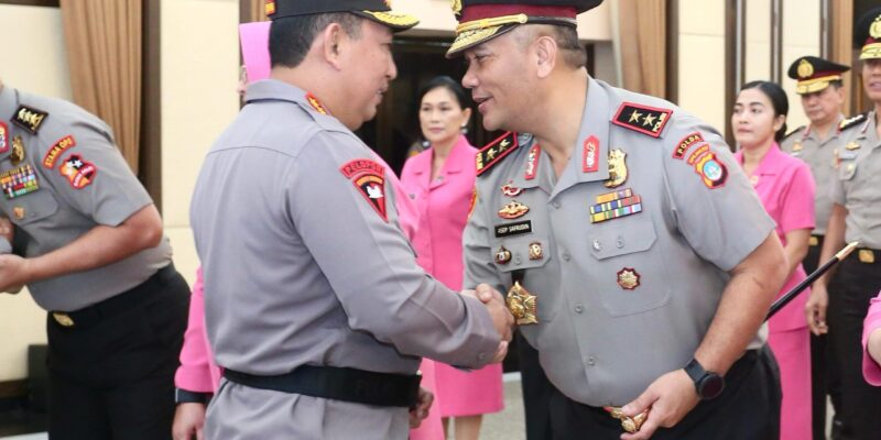 Kapolri Jenderal Polisi Drs. Listyo Sigit Prabowo, M.Si., pimpin upacara Korps Rapor kenaikan pangkat 22 perwira tinggi (PATI) Polri. di Gedung Rupatama Mabes Polri, Jakarta Selatan, Jumat (14/2/2025). Foto: INIKEPRI.COM/Polda Kepri