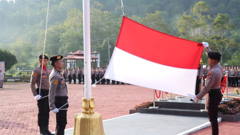 Upacara Bendera Hari Kesadaran Nasional bertempat di Lapangan Upacara Tri Brata Polres Lingga, Senin (17/2/2025). Foto: INIKEPRI.COM/Diskominfo Tanjungpinang 