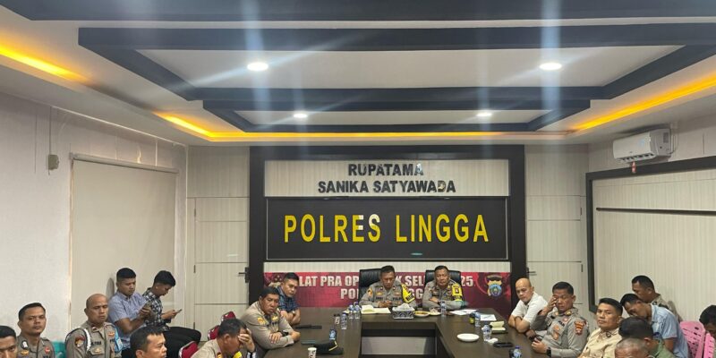 Wakapolres Lingga, bersama dengan Pejabat Utama (PJU) dan Kapolsek jajaran Polres Lingga, serta personel yang menduduki jabatan Perwira turut serta dalam kegiatan Commander Wish yang diadakan secara virtual oleh Inspektur Jendral Polisi Asep Safrudin, S.I.K., M.H., Kapolda Kepri di ruang Rupatama Polres Lingga, Selasa, (18/2/2025). Foto: INIKEPRI.COM/Polres Lingga 