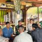 AKP Mayson Syafri, Kapolsek Daik Lingga, menggelar acara Coffee Morning bersama Danramil serta personel Koramil 05 Daik Lingga. Foto: INIKEPRI.COM