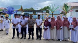 Dalam rangka menyambut Ramadhan 1446 H tahun 2025 Yayasan Melayu Cendikia Kabupaten Lingga mengadakan pawai yang mendapat pengamanan dan pengawalan dari personel gabungan Polres Lingga, Rabu (26/2/2025). Foto: INIKEPRI.COM