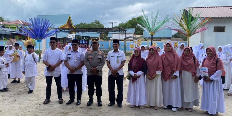 Dalam rangka menyambut Ramadhan 1446 H tahun 2025 Yayasan Melayu Cendikia Kabupaten Lingga mengadakan pawai yang mendapat pengamanan dan pengawalan dari personel gabungan Polres Lingga, Rabu (26/2/2025). Foto: INIKEPRI.COM
