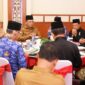 Gubernur Kepulauan Riau, H. Ansar Ahmad, menerima kunjungan silaturahmi Ketua Lembaga Adat Melayu (LAM) Kepri, Dato' Wira Setia Laksana H. Raja Al Hafiz, beserta jajaran di Gedung Daerah, Senin (17/2/2025). Foto: INIKEPRI.COM/Diskominfo Kepri 