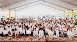 Gubernur Kepulauan Riau, H. Ansar Ahmad, bersama Wakil Gubernur, Nyanyang Haris Pratamura menggelar acara buka puasa bersama masyarakat di Gedung Daerah Tanjungpinang pada hari pertama bulan suci Ramadan 1446 Hijriah. Foto; Diskominfo Kepri 