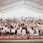 Gubernur Kepulauan Riau, H. Ansar Ahmad, bersama Wakil Gubernur, Nyanyang Haris Pratamura menggelar acara buka puasa bersama masyarakat di Gedung Daerah Tanjungpinang pada hari pertama bulan suci Ramadan 1446 Hijriah. Foto; Diskominfo Kepri 