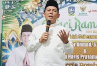 Gubernur Kepulauan Riau H. Ansar Ahmad melaksanakan kegiatan berbuka puasa bersama dengan masyarakat Kampung Sidomulyo di Masjid Al-Muhajirin, Tanjungpinang, Rabu (12/3/2025). Foto: INIKEPRI.COM