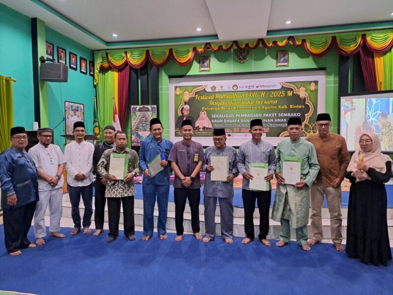 Jajaran Kantor Kemenag Bintan mengikuti kegiatan Festival Ramadan Bimbingan Masyarakat Islam secara daring di aula Kantor Kemenag Bintan, Ceruk Ijuk Bintan. Foto: INIKEPRI.COM