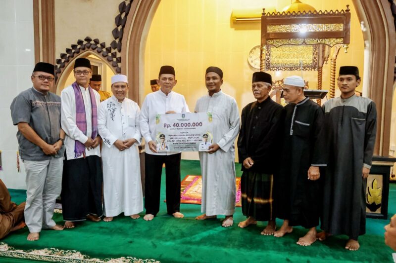 Gubernur Kepri Ansar Ahmad safari Ramadan di Masjid Jami Al Muflihun, Kelurahan Sei Jang, Tanjungpinang. Foto: INIKEPRI.COM