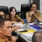 Wali Kota Batam, Amsakar Achmad, memimpin Rapat Koordinasi Pengendalian Inflasi Daerah yang berlangsung di Kantor Wali Kota Batam, Senin (10/3/2025). Rapat ini turut dihadiri Wakil Wali Kota Batam, Li Claudia Chandra, serta Sekretaris Daerah Kota Batam, Jefridin, M.Pd. Foto: INIKEPRI.COM/Media Center Batam
