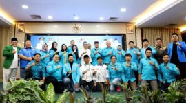 Pengurus KNPI berfoto bersama Wali Kota Batam sekaligus Ex Officio Kepala BP Batam Amsakar Achmad. Foto: INIKEPRI.COM