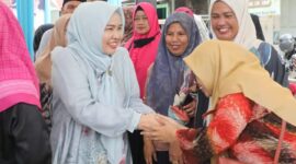 Ketua Tim Penggerak dan Pemberdayaan Kesejahteraan Keluarga (TP PKK) Kota Batam, Erlita Sari Amsakar, mengunjungi dua kecamatan sekaligus, yakni Kecamatan Batu Aji dan Kecamatan Sekupang, dalam rangka kegiatan Pembinaan Akhlak Mulia (PAM). Foto: INIKEPRI.COM