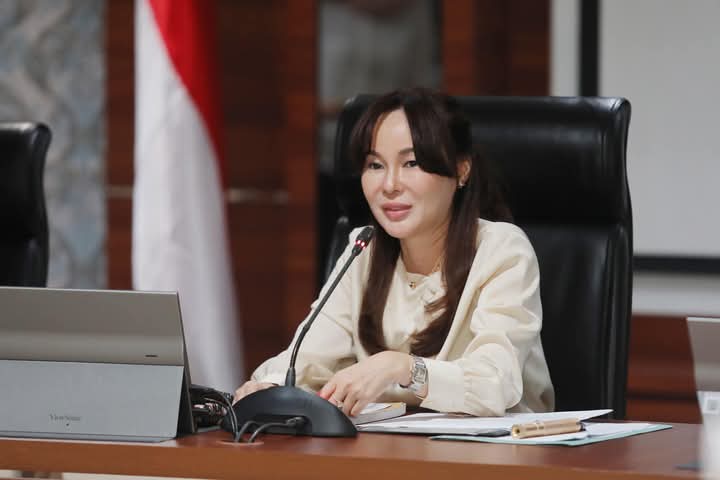 Wakil Wali Kota Batam, Li Claudia Chandra untuk pertama kalinya memimpin Rapat Forum Penata Ruang Daerah (FPRD) Kota Batam yang membahas terkait kajian Persetujuan Kesesuaian Kegiatan Pemanfaatan Ruang (PKKPR), di Kantor Wali Kota Batam, Senin (17/3/2025). Foto: INIKEPRI.COM