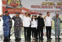 Wali Kota Batam, Amsakar Achmad bersama Wakil Walikota Batam, li Claudia Chandra menghadiri langsung kegiatan Apel Gelar Pasukan Ketupat Seligi 2025, di Lapangan Engku Putri, Kamis (20/3/2025). Foto: INIKEPRI.COM/Media Center Batam 