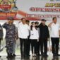 Wali Kota Batam, Amsakar Achmad bersama Wakil Walikota Batam, li Claudia Chandra menghadiri langsung kegiatan Apel Gelar Pasukan Ketupat Seligi 2025, di Lapangan Engku Putri, Kamis (20/3/2025). Foto: INIKEPRI.COM/Media Center Batam 