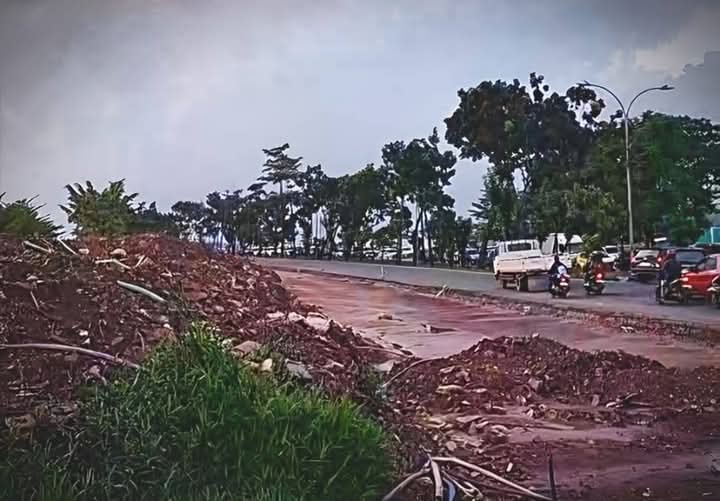 Pemerintah Kota Batam menargetkan pelebaran Jalan Putri Hijau rampung pada November 2025. Foto: INIKEPRI.COM