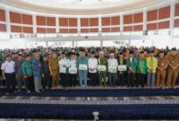 Wali Kota Batam, Amsakar Achmad bersilaturahmi langsung dengan tokoh agama dari tiga ormas Islam Kecamatan Batam Kota dan Kecamatan Nongsa, yang tergabung dalam Ikatan Persaudaraan Imam Masjid (IPIM), Badan Musyawarah Guru Al Qur’an (BMGQ), dan Persatuan Mubaligh Batam (PMB), di Masjid Tanjak Hang Nadim, Senin (24/3/2025). Turut hadir Asisten Pemerintahan dan Kesra Kota Batam, Yusfa Hendri. Foto: INIKEPRI.COM/Media Center Batam 