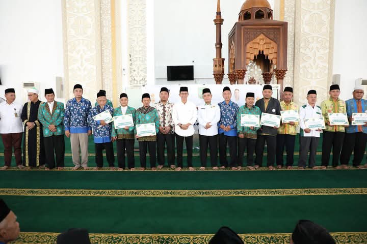 Pemerintah Kota Batam Kembali menggelar kegiatan Pertemuan bersama Tokoh Agama, sekaligus penyerahan Insentif triwulan pertama tahun 2025 kepada Persatuan Mubaligh Batam (PMB), Ikatan Persaudaraan Imam Masjid (IPIM) dan Badan Musyawarah Guru Qur'an (BMGQ) Kecamatan Sekupang dan Kecamatan Belakang Padang di Masjid Baiturrahman dilanjutkan dengan Kecamatan Batu Aji, Sagulung, Galang, Bulang di Masjid Sultan Mahmud Riayat Syah, Senin, (25/3/2025). Foto: INIKEPRI.COM/Media Center Batam 