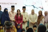 Open house Idul Fitri 1446 Hijiriyah di kediaman Amsakar Achmad. Foto: INIKEPRI.COM