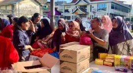 Gerakan Pangan Murah (GPM) yang digelar Dinas Pertanian, Pangan, dan Perikanan (DPPP) Kota Tanjungpinang bekerja sama dengan Bank Indonesia dalam rangka Ramadan 1446 Hijriah, diserbu warga. Foto: INIKEPRI.COM/Diskominfo Tanjungpinang 