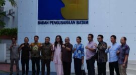 Badan Pengusahaan Batam (BP Batam) diwakili oleh Kepala Biro Humas, Promosi, dan Protokol, Ariastuty Sirait menerima kunjungan Duta Besar Republik Indonesia untuk Singapura, Suryo Pratomo pada Jum’at (28/2/2025) di Marketing Centre. Foto: INIKEPRI.COM/BP Batam