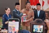 Amsakar Achmad dan Li Claudia Chandra kini secara resmi menjabat sebagai Wali Kota dan Wakil Wali Kota Batam periode 2025-2030 setelah menerima estafet kepemimpinan dari H. Muhammad Rudi dalam serah terima jabatan (Sertijab) , di Kantor Wali Kota Batam, Senin (3/3/2025). Foto: INIKEPRI.COM
